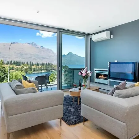 Luxury Lake View - 1 Bedroom